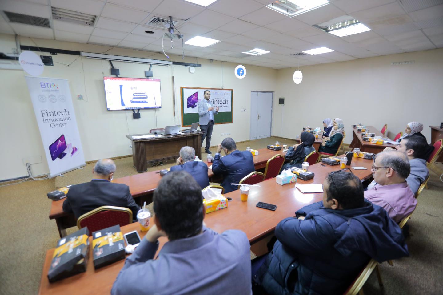 حاضنة الأعمال: تنظم ورشة بعنوان “Fintech Innovation Center”